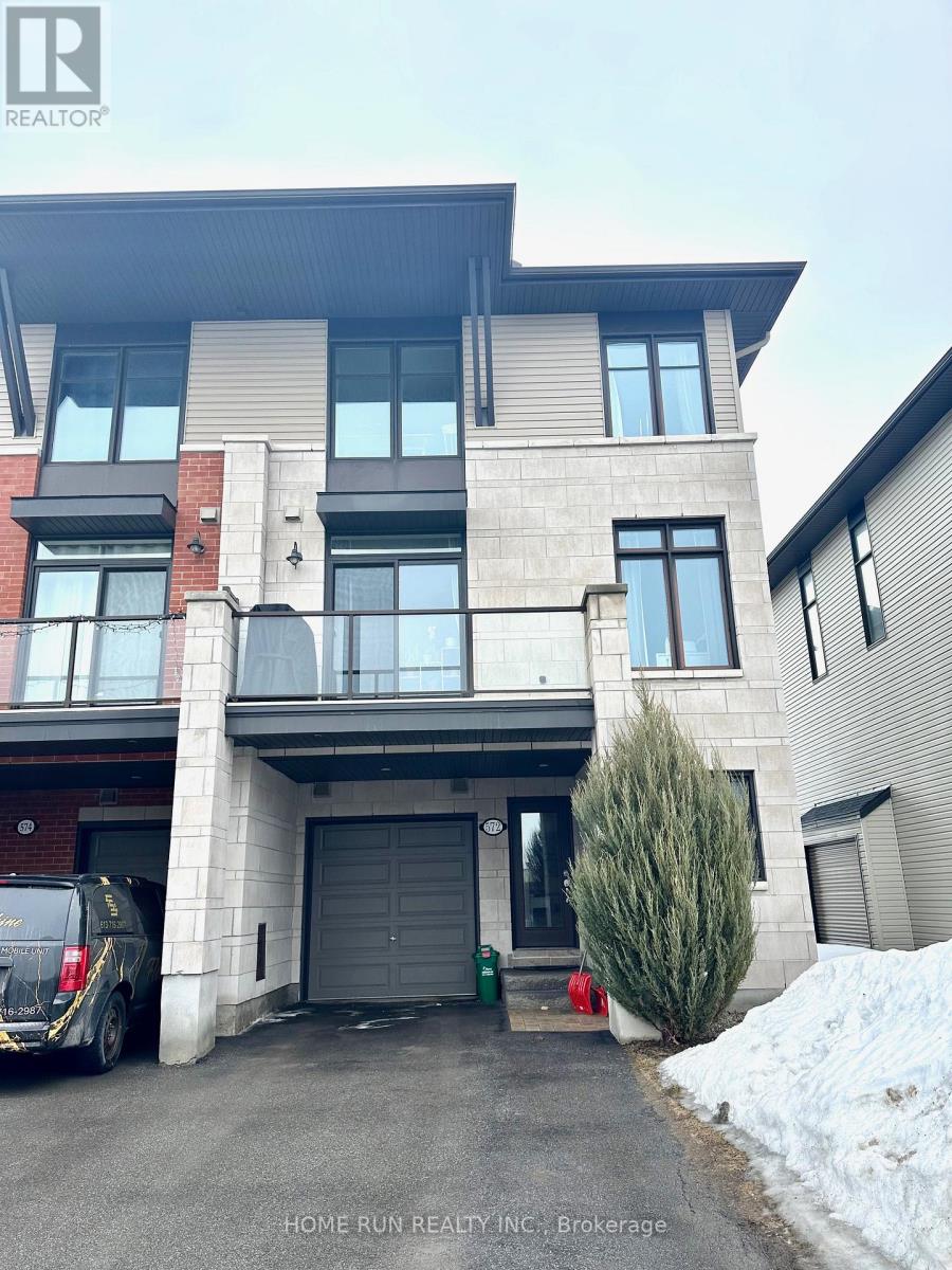572 LABRADOR CRESCENT, Ottawa, Ontario