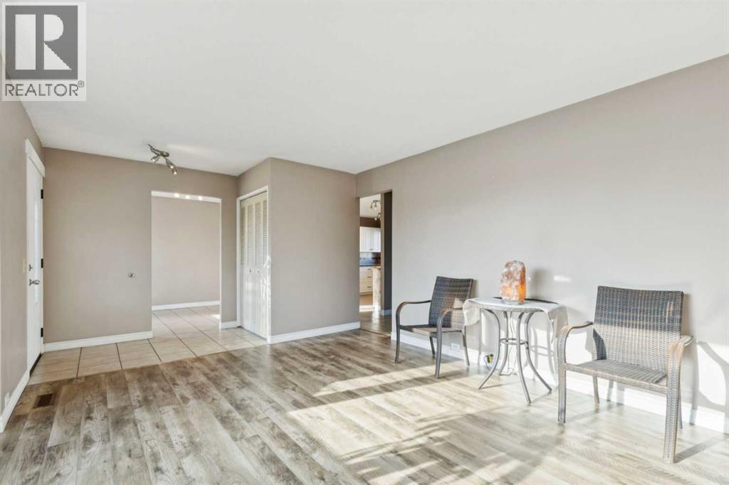 248 Huntcroft Road Ne, Calgary, Alberta  T2K 4E2 - Photo 7 - A2284788