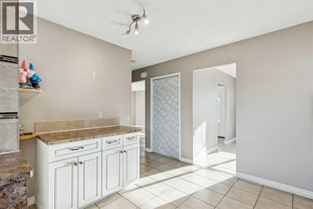 248 Huntcroft Road Ne, Calgary, Alberta  T2K 4E2 - Photo 13 - A2284788