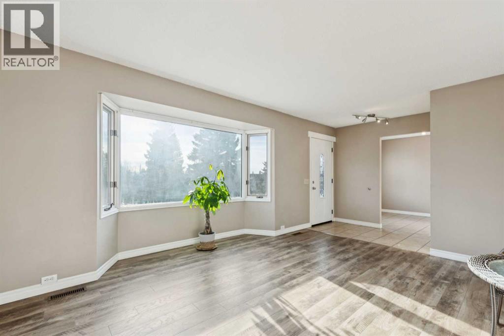 248 Huntcroft Road Ne, Calgary, Alberta  T2K 4E2 - Photo 6 - A2284788