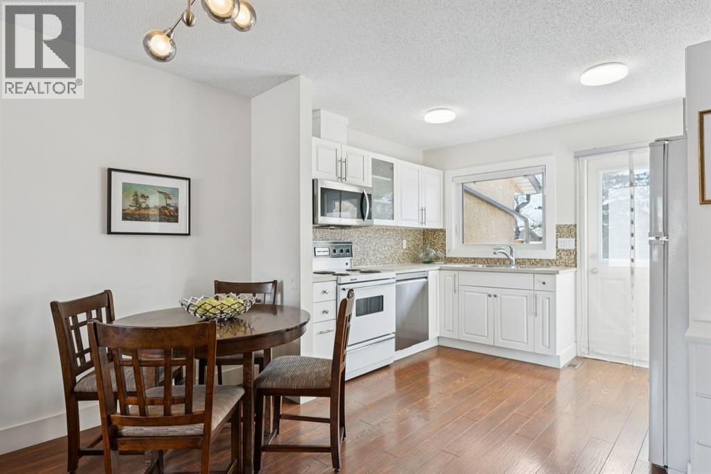 2667 Dovely Court Se, Calgary, Alberta  T2B 3G7 - Photo 7 - A2291207