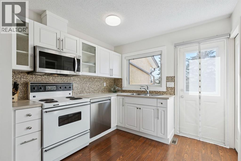 2667 Dovely Court Se, Calgary, Alberta  T2B 3G7 - Photo 8 - A2291207