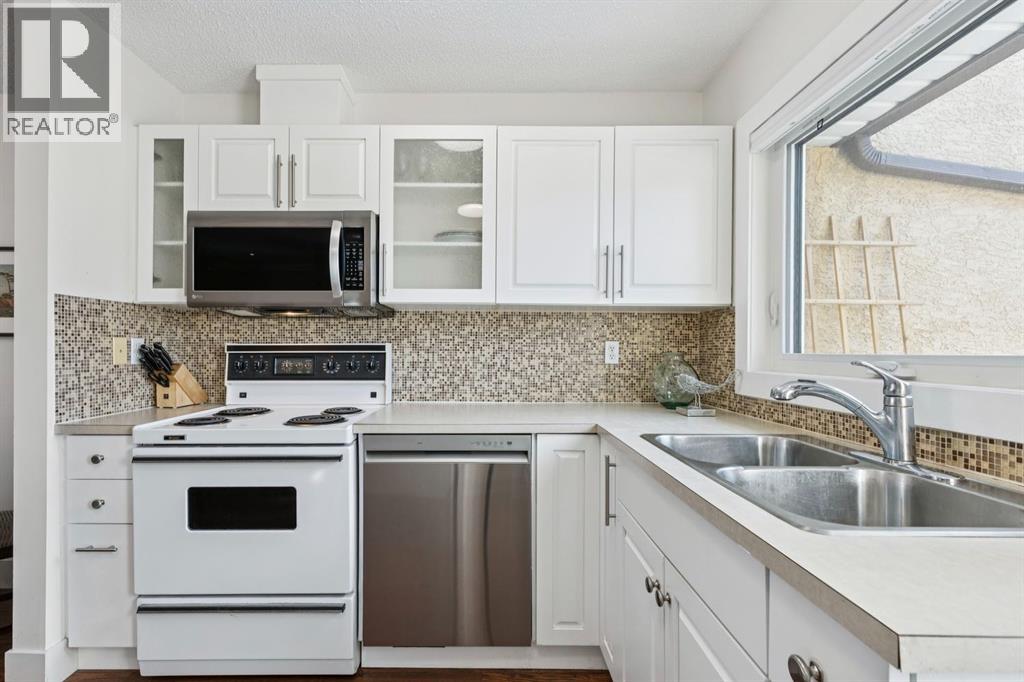 2667 Dovely Court Se, Calgary, Alberta  T2B 3G7 - Photo 9 - A2291207