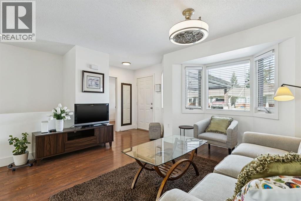 2667 Dovely Court Se, Calgary, Alberta  T2B 3G7 - Photo 5 - A2291207