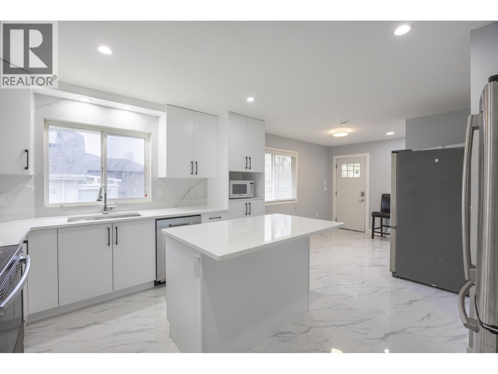 7549 10th Avenue, Burnaby, British Columbia V3N 2S1 - Photo 7 - R3092833