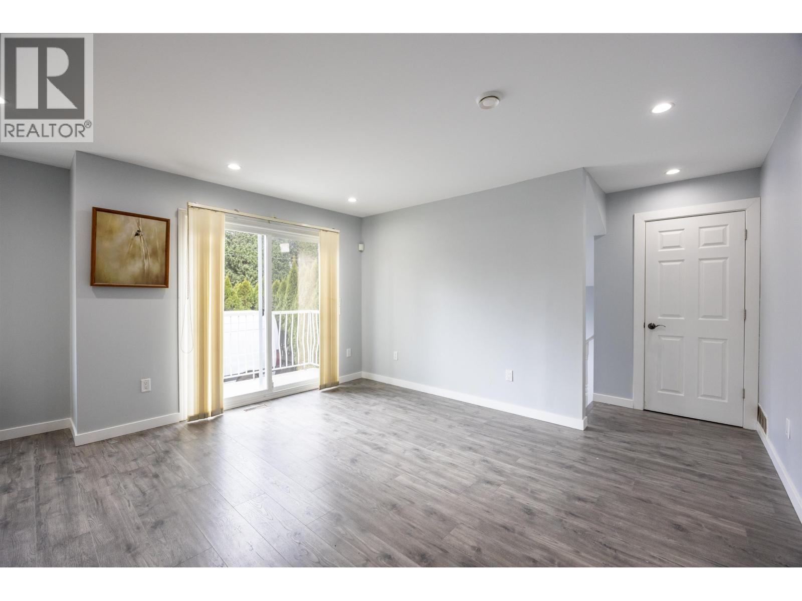 7549 10th Avenue, Burnaby, British Columbia V3N 2S1 - Photo 4 - R3092833