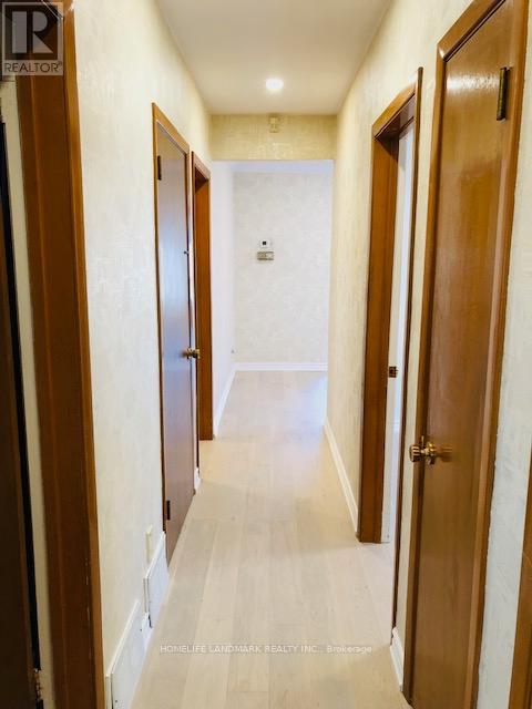 Main - 23 Gatesgill Crescent, Toronto, Ontario  M3M 1Y1 - Photo 14 - W12859718