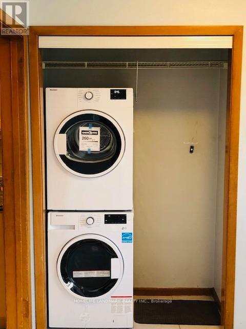 Main - 23 Gatesgill Crescent, Toronto, Ontario  M3M 1Y1 - Photo 6 - W12859718