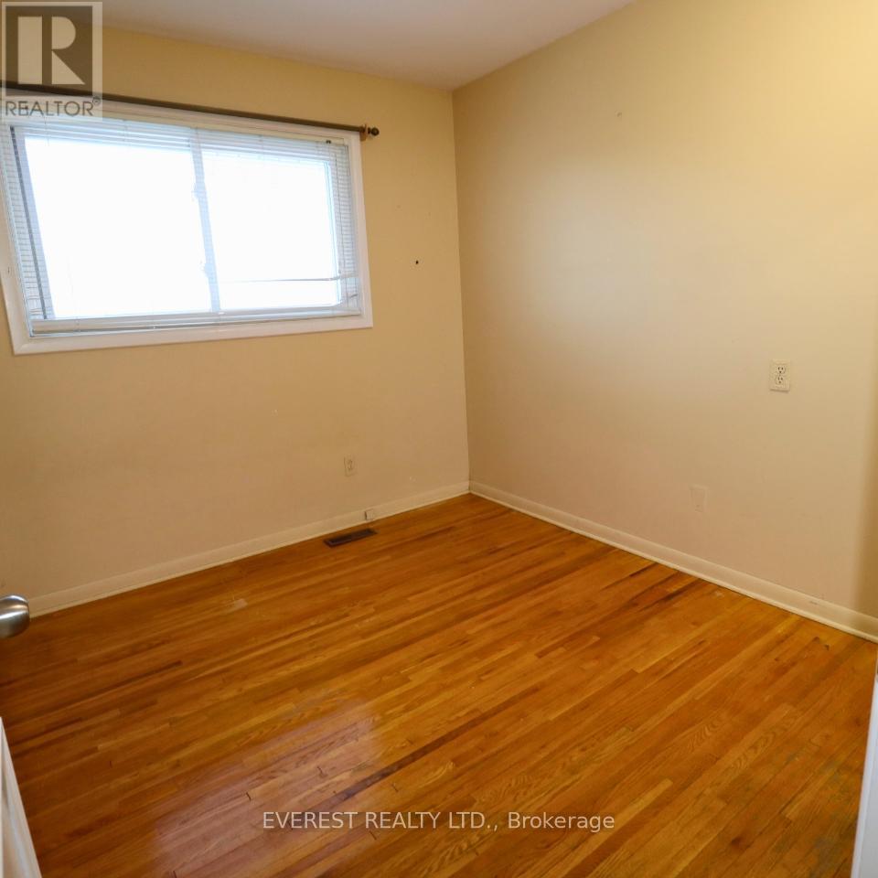 15 Oakville Avenue, London East, Ontario  N5V 2R9 - Photo 12 - X12859704