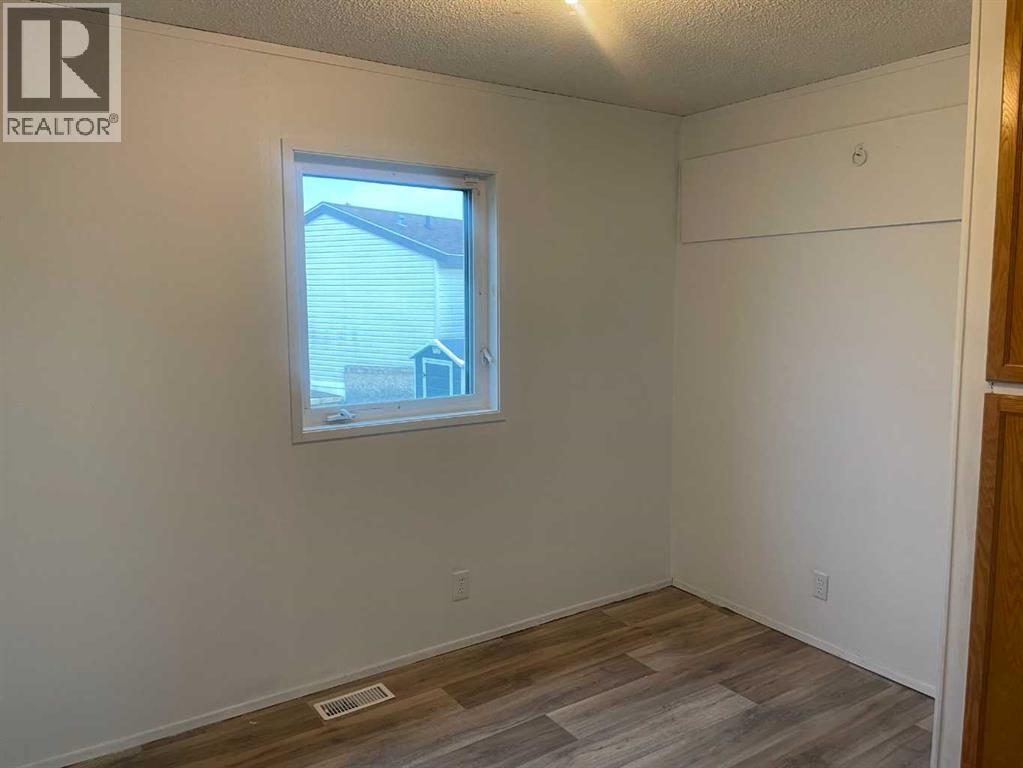 7802 97 Avenue, Peace River, Alberta  T8S 1W4 - Photo 12 - A2167993