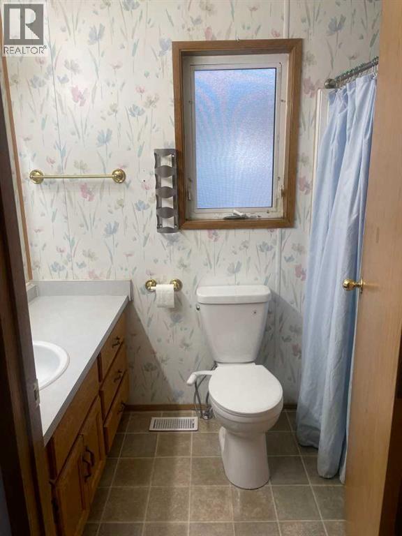 7802 97 Avenue, Peace River, Alberta  T8S 1W4 - Photo 5 - A2167993