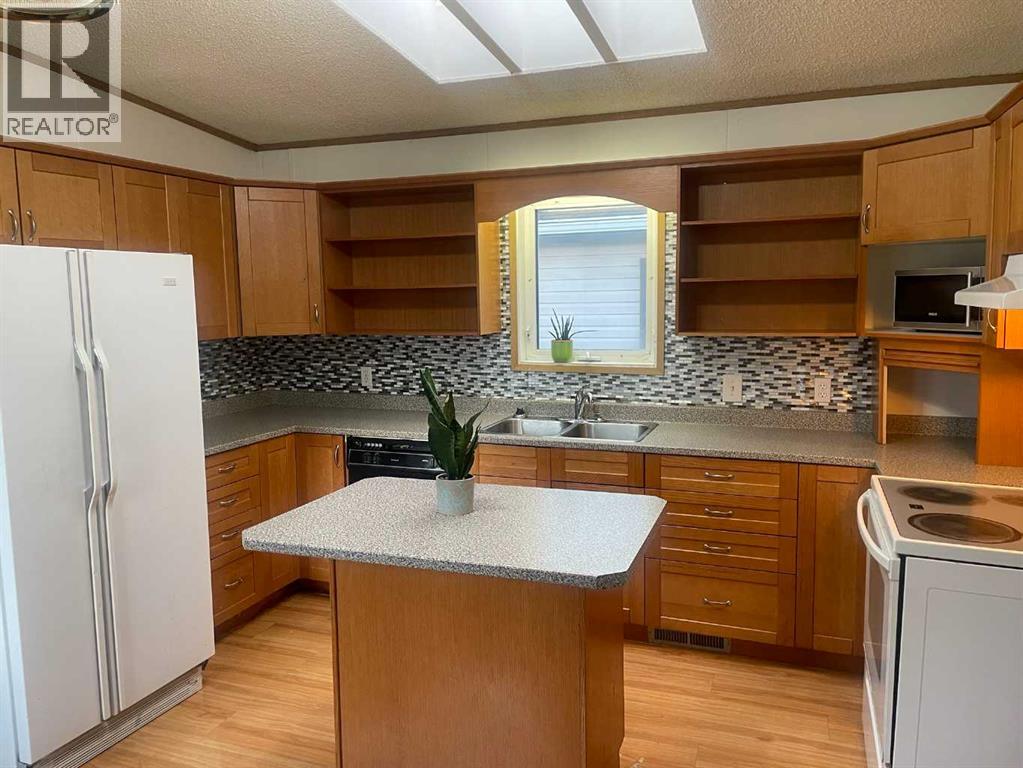 7802 97 Avenue, Peace River, Alberta  T8S 1W4 - Photo 8 - A2167993