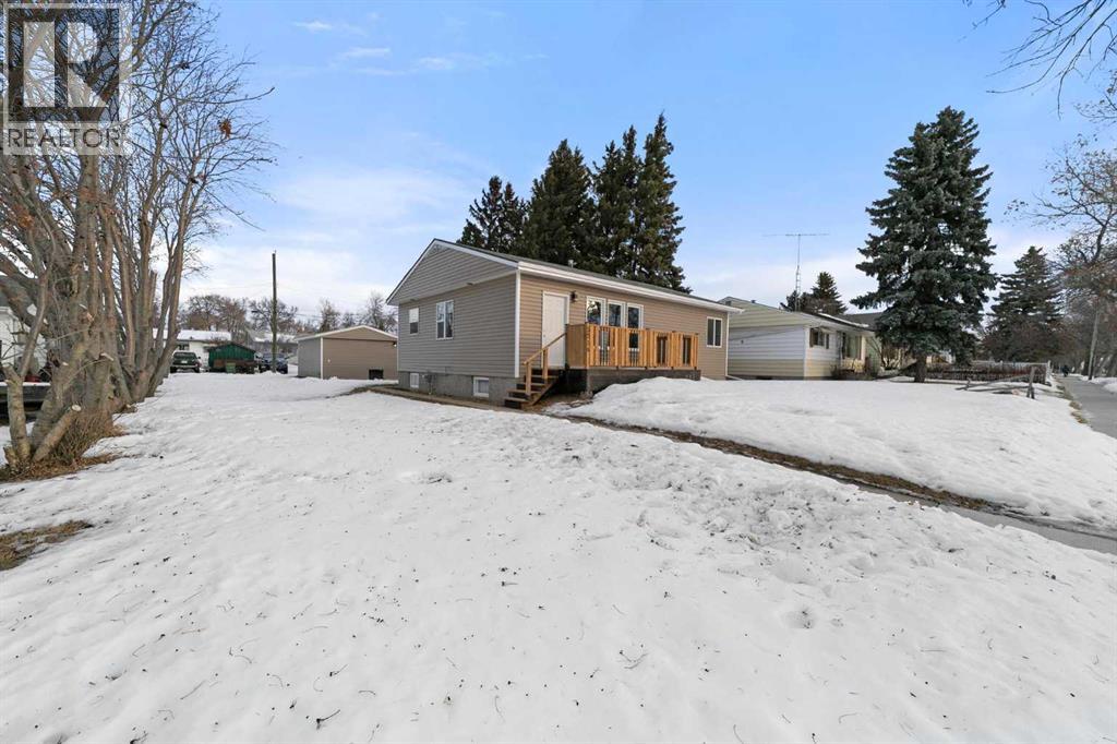 5214 53 Avenue, Camrose, Alberta  T4V 0Y7 - Photo 2 - A2279449