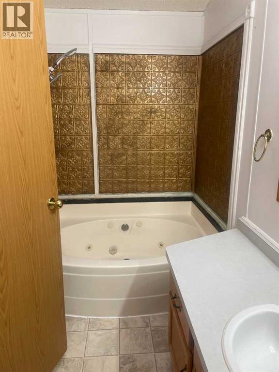 7802 97 Avenue, Peace River, Alberta  T8S 1W4 - Photo 15 - A2167993