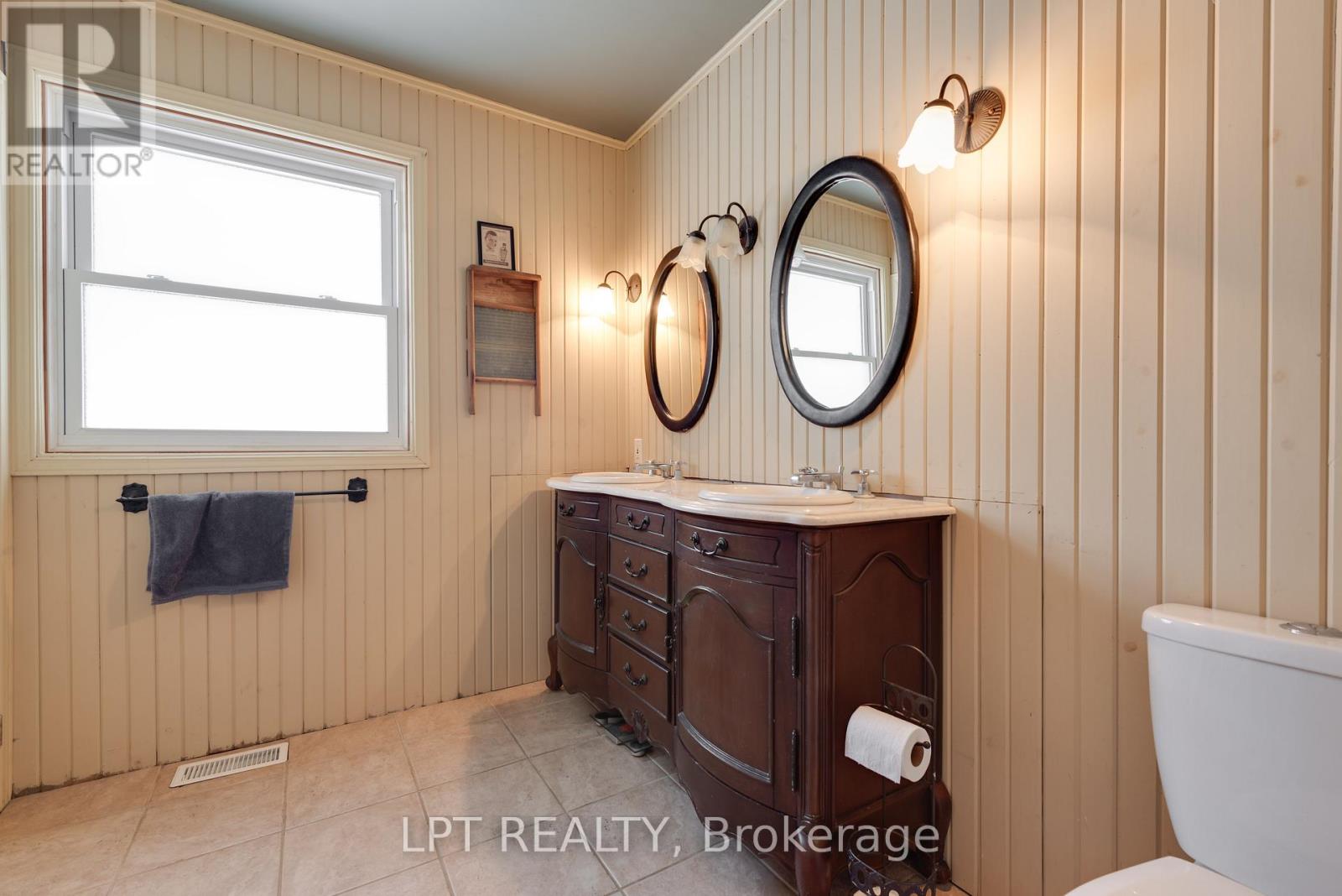 3923 Guest Road, Innisfil, Ontario  L9S 2T2 - Photo 21 - N12859734