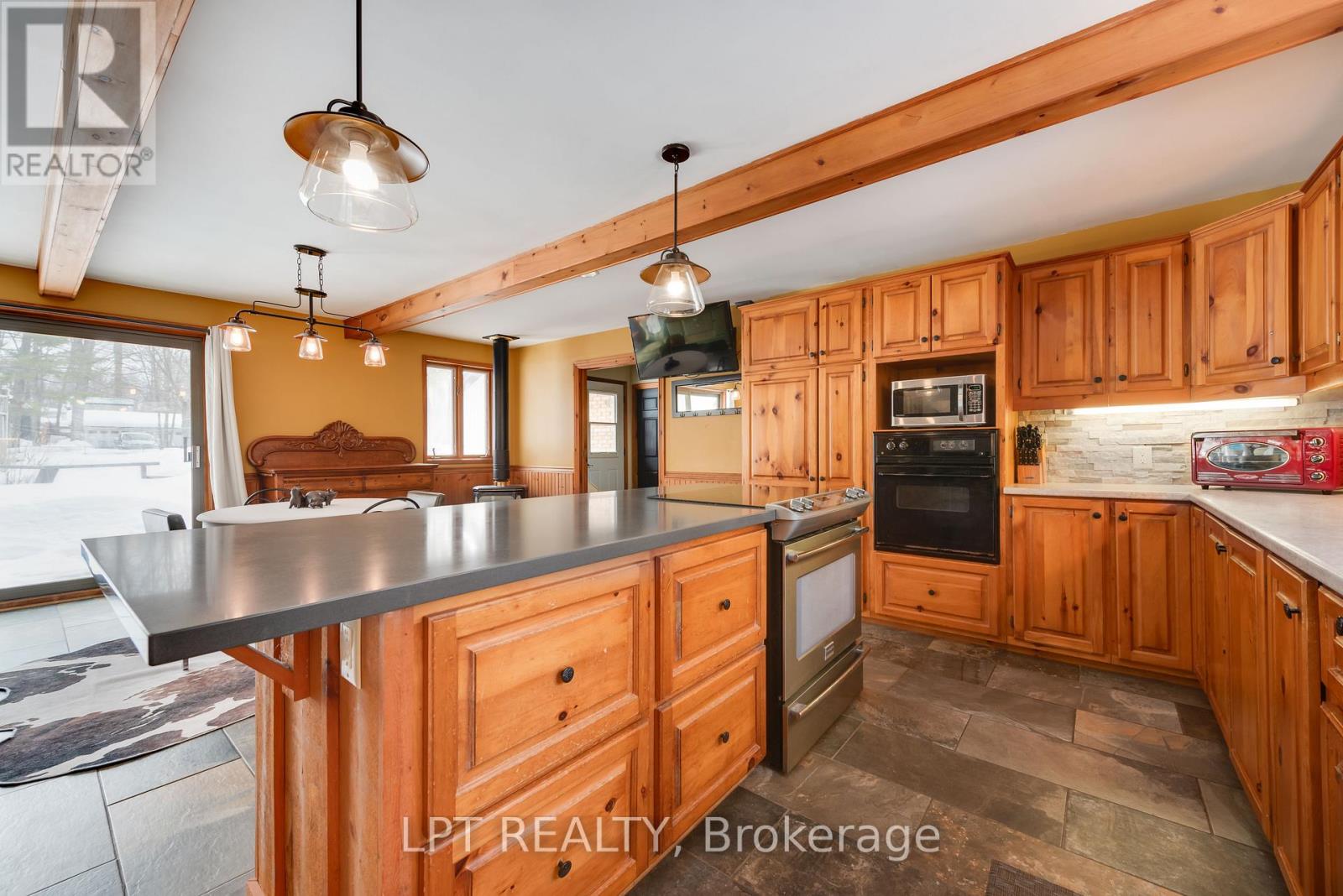 3923 Guest Road, Innisfil, Ontario  L9S 2T2 - Photo 3 - N12859734