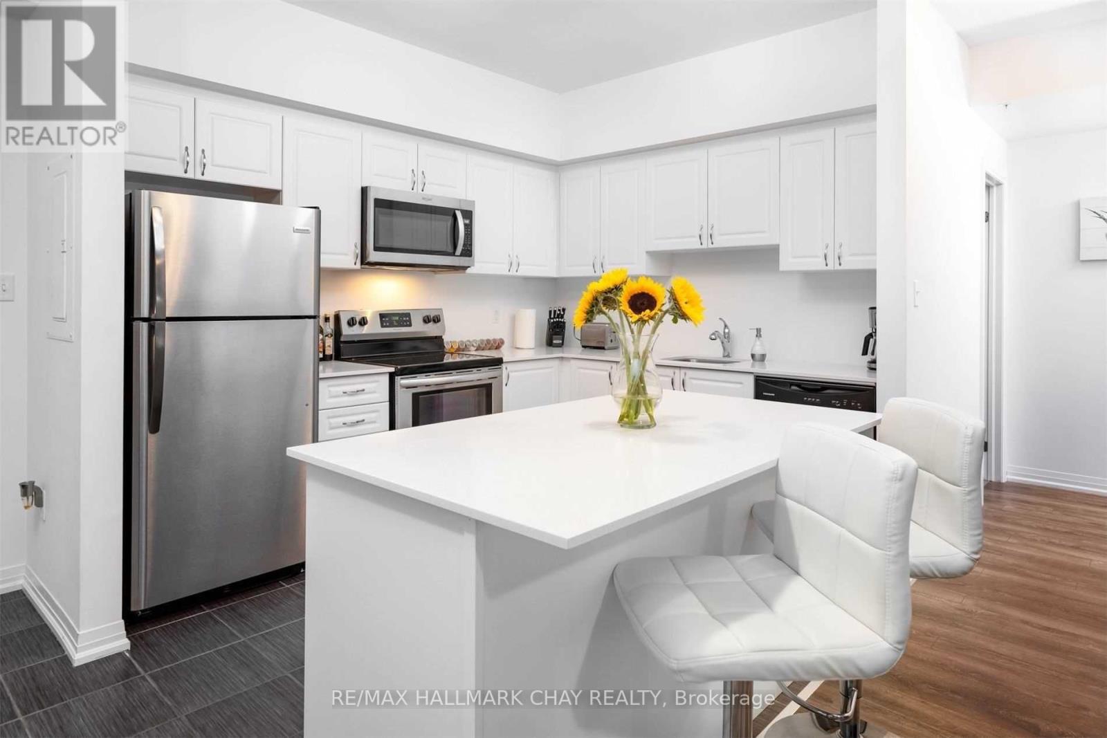 403 - 304 Essa Road, Barrie, Ontario  L9J 0H4 - Photo 2 - S12859728