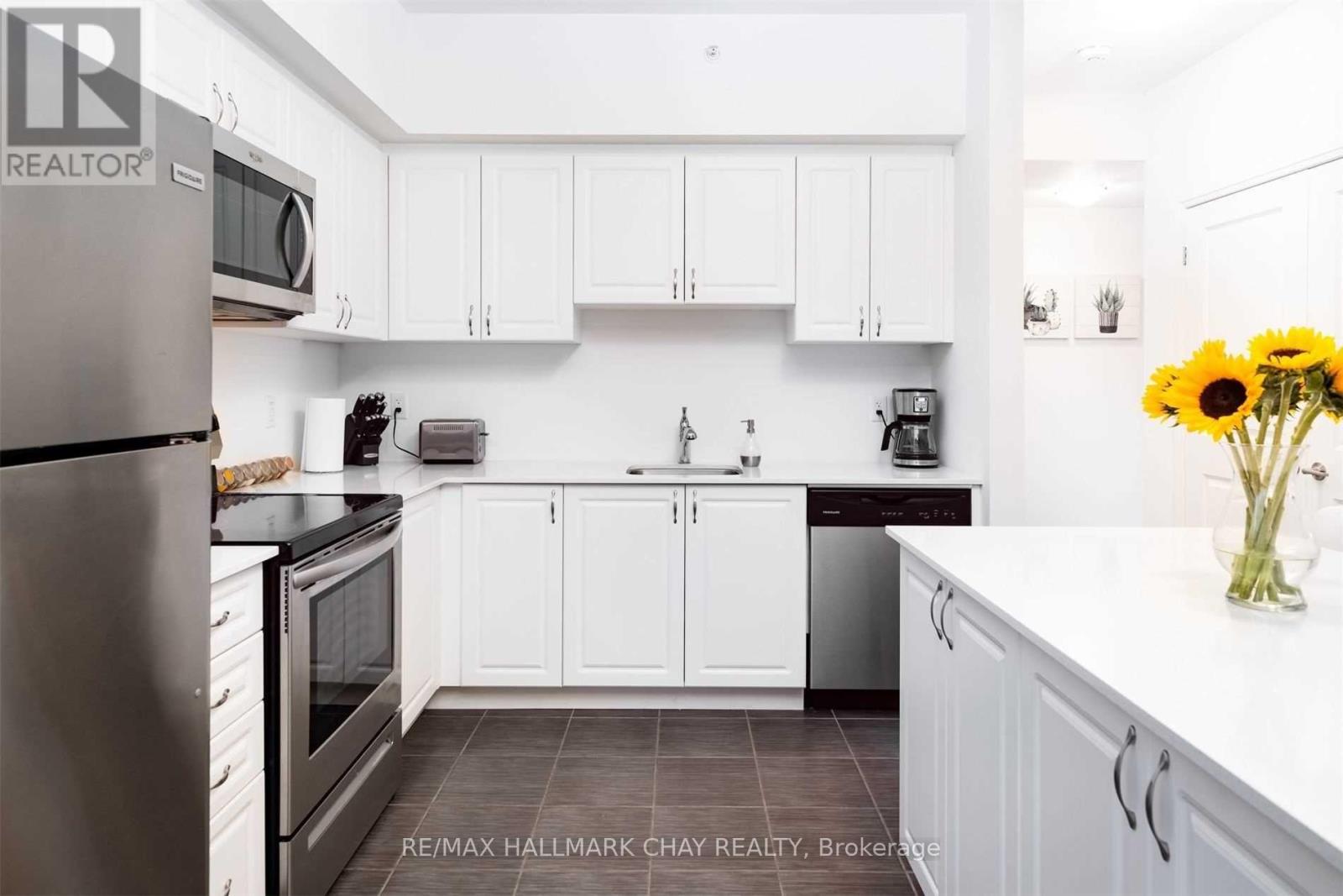 403 - 304 Essa Road, Barrie, Ontario  L9J 0H4 - Photo 3 - S12859728