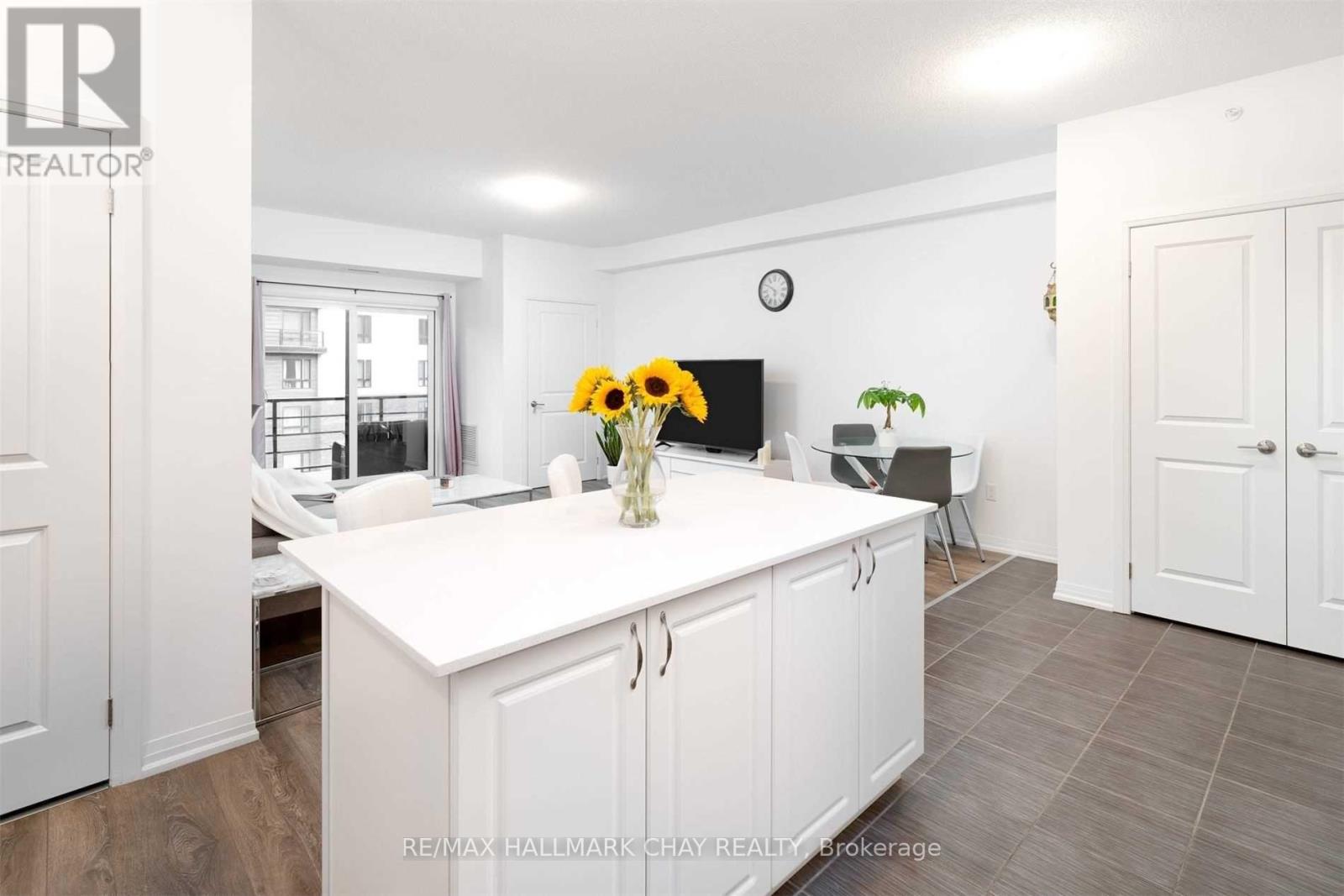 403 - 304 Essa Road, Barrie, Ontario  L9J 0H4 - Photo 4 - S12859728