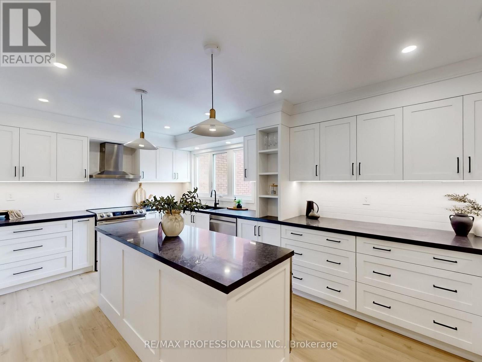 7 - 1755 Rathburn Road E, Mississauga, Ontario  L4W 2M8 - Photo 13 - W12859726