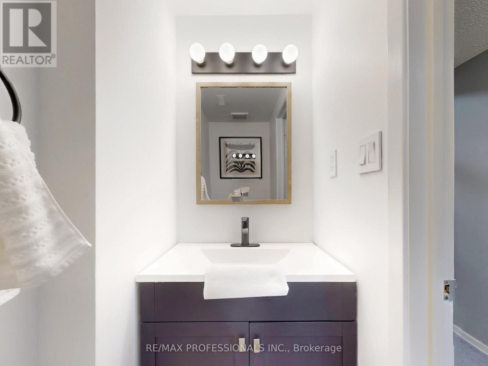 7 - 1755 Rathburn Road E, Mississauga, Ontario  L4W 2M8 - Photo 6 - W12859726