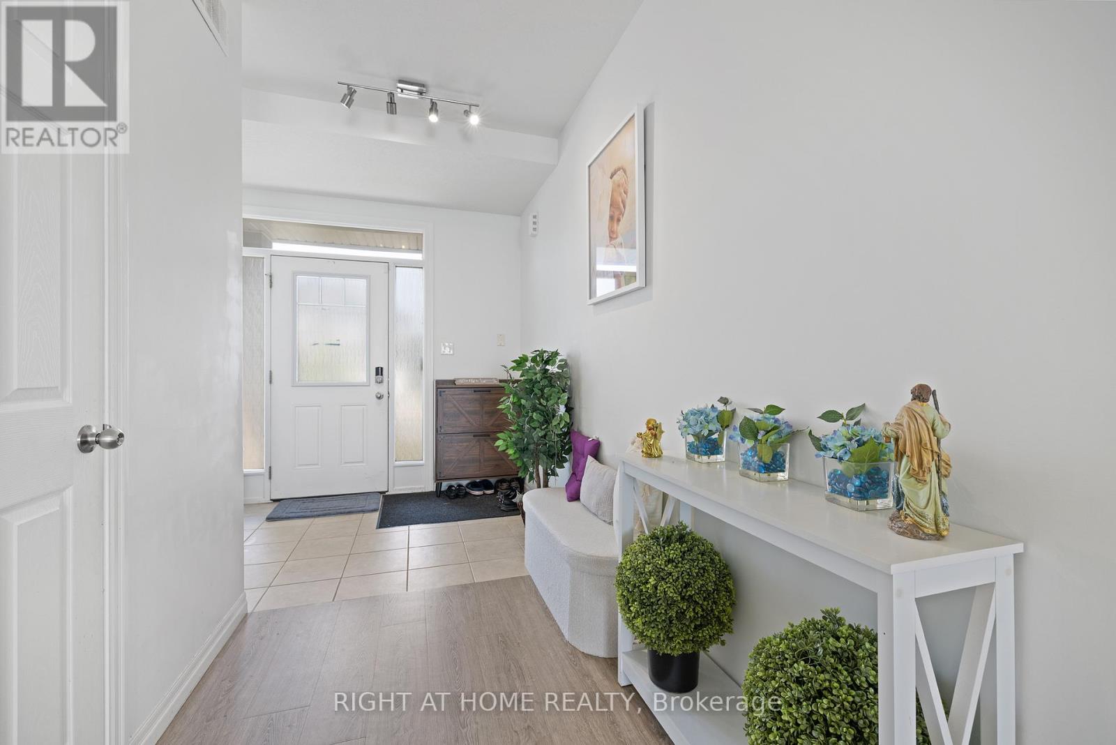 139 Freure Drive, Cambridge, Ontario  N1S 0A2 - Photo 2 - X12859738