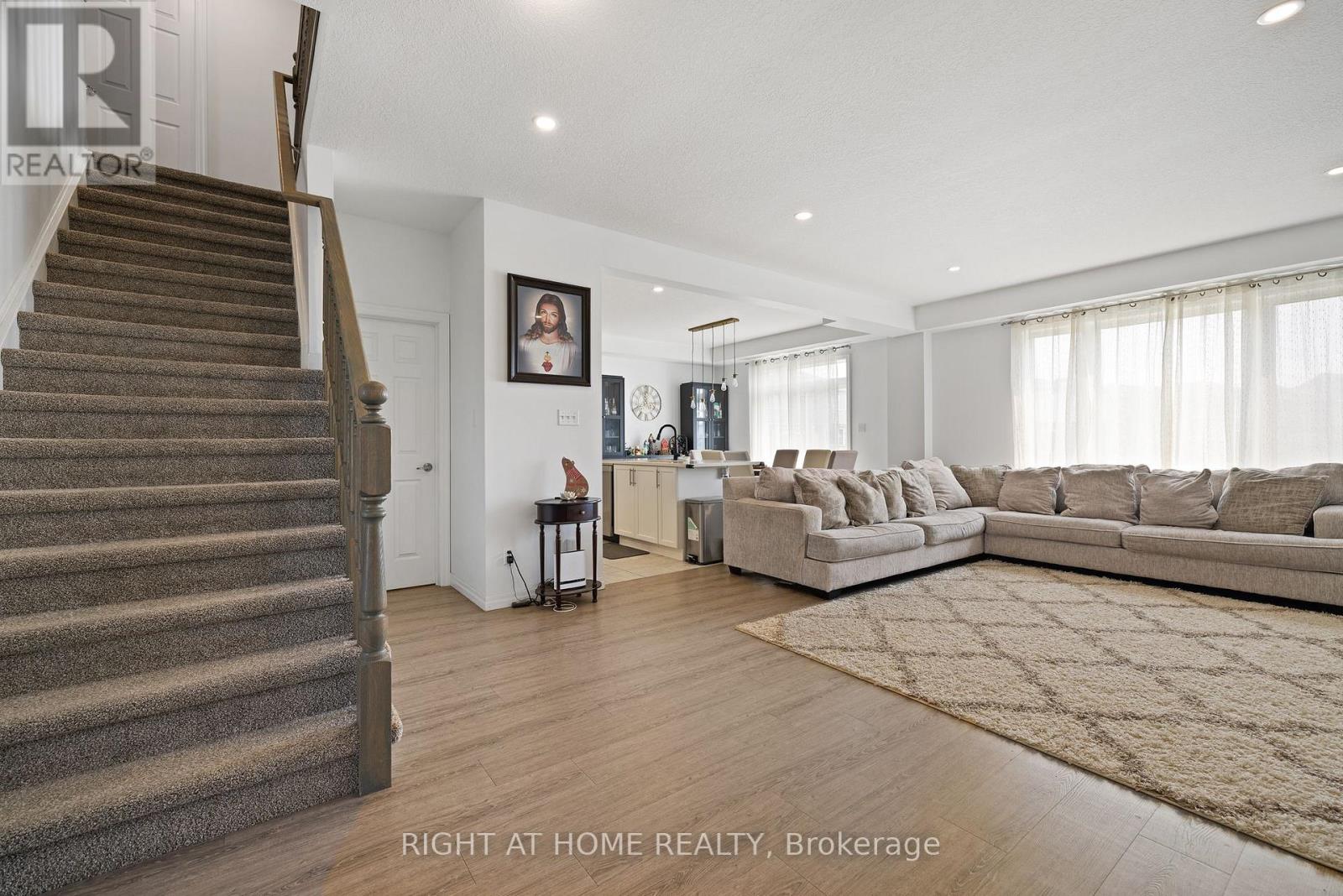 139 Freure Drive, Cambridge, Ontario  N1S 0A2 - Photo 4 - X12859738