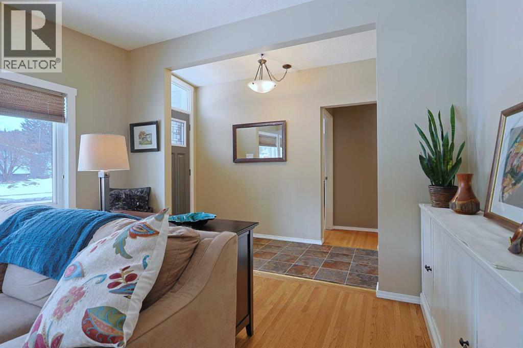 5219 Brisebois Drive Nw, Calgary, Alberta  T2L 2G7 - Photo 6 - A2288012