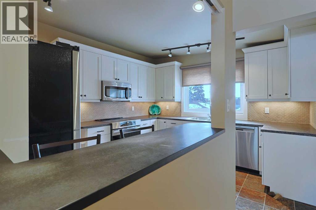 5219 Brisebois Drive Nw, Calgary, Alberta  T2L 2G7 - Photo 11 - A2288012