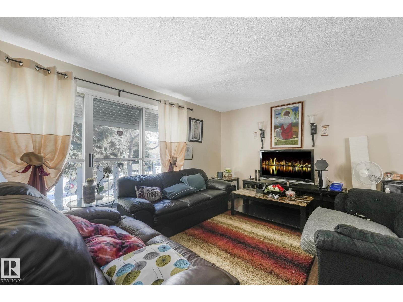 10418-20 147 St Nw Nw, Edmonton, Alberta  T5N 3C5 - Photo 4 - E4476429