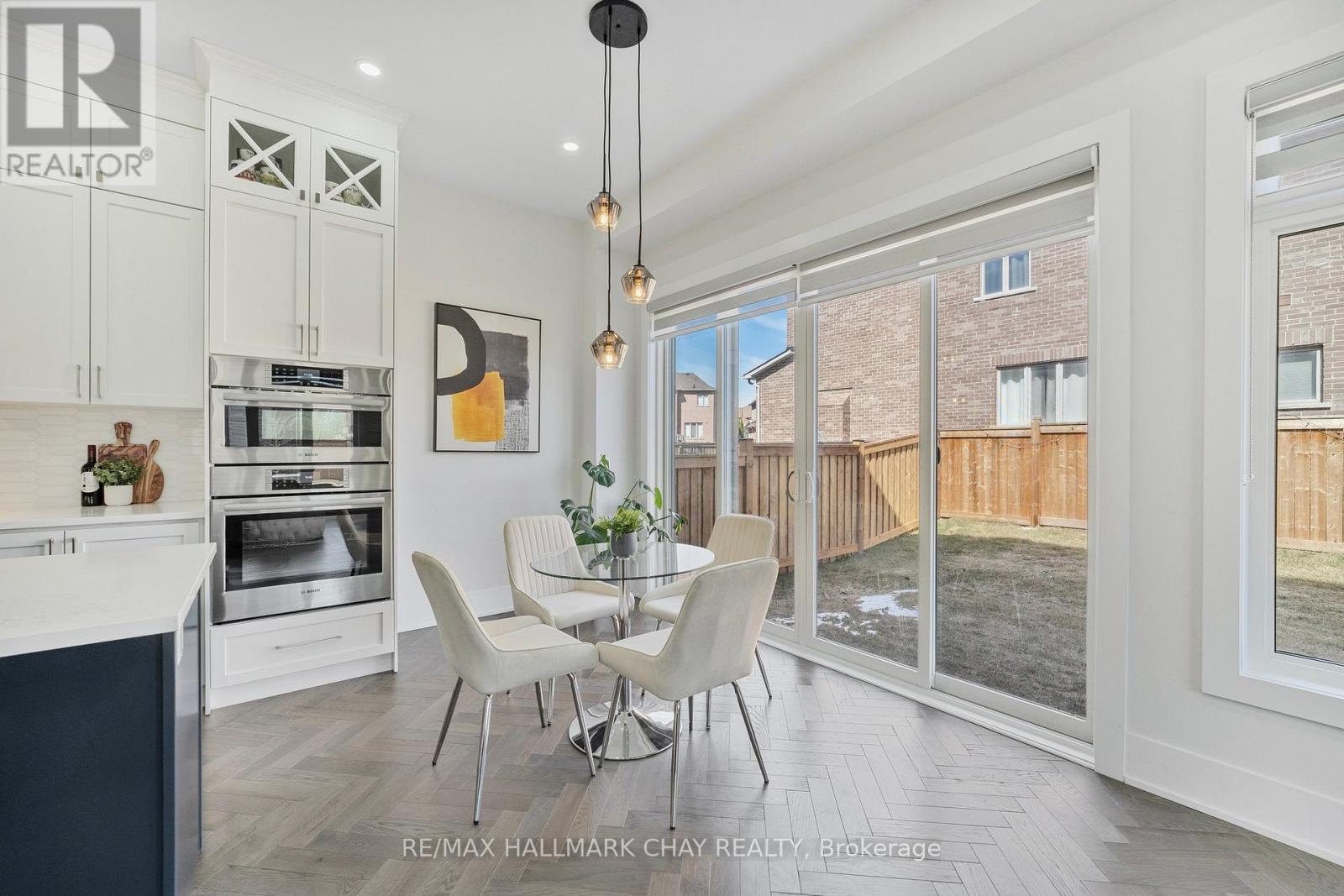 260 Sikura Circle, Aurora, Ontario  L4G 3Y8 - Photo 6 - N12823822