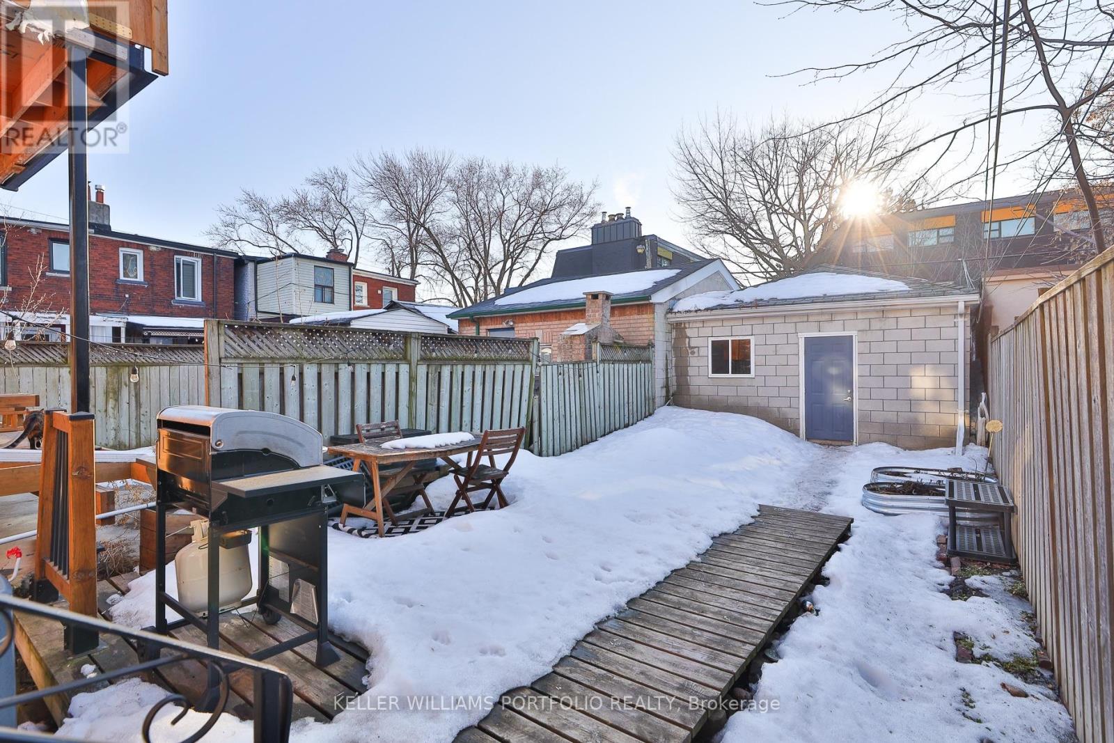 20 Uxbridge Avenue, Toronto (Weston-Pellam Park), Ontario  M6N 2Y2 - Photo 20 - W12859748