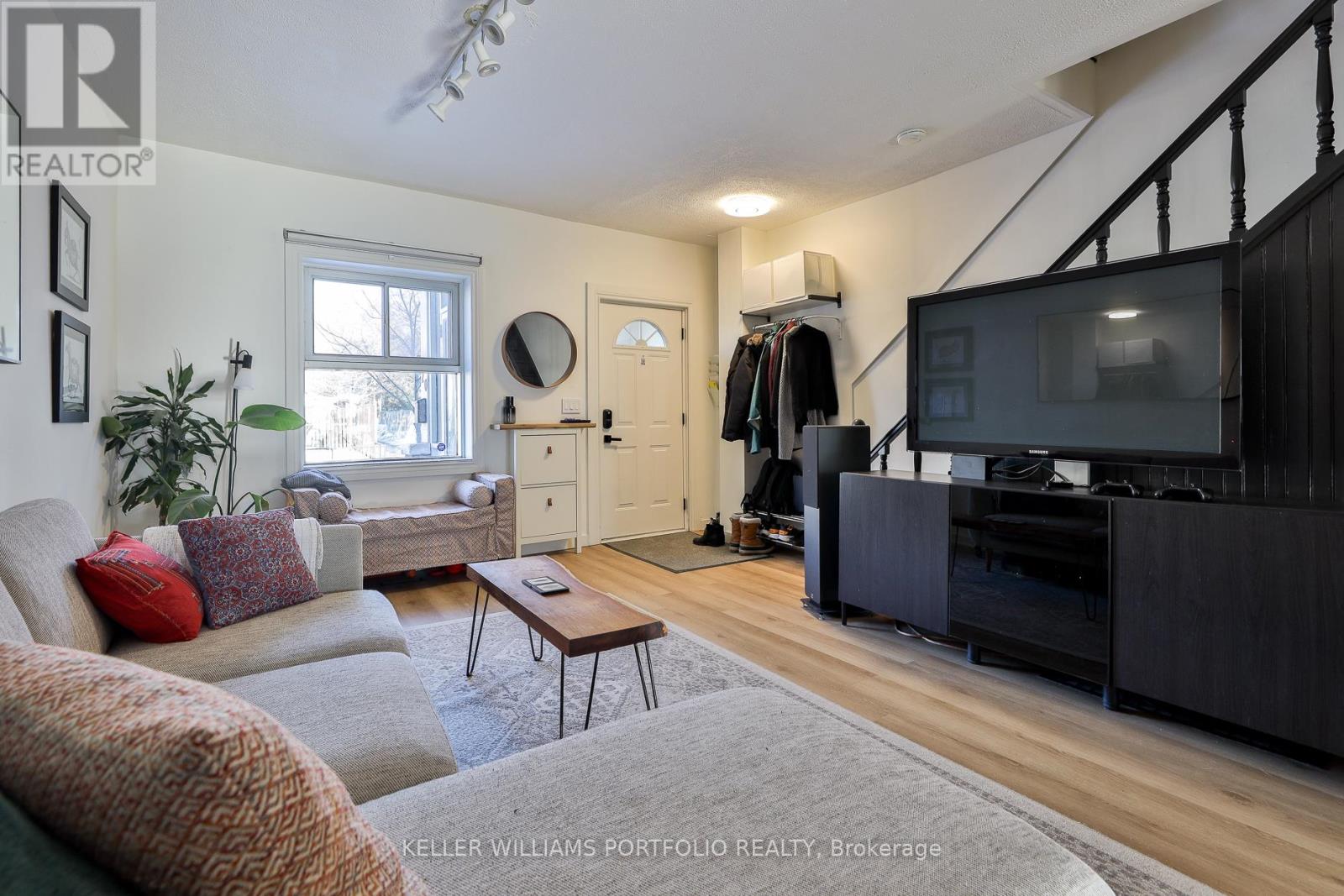 20 Uxbridge Avenue, Toronto (Weston-Pellam Park), Ontario  M6N 2Y2 - Photo 3 - W12859748