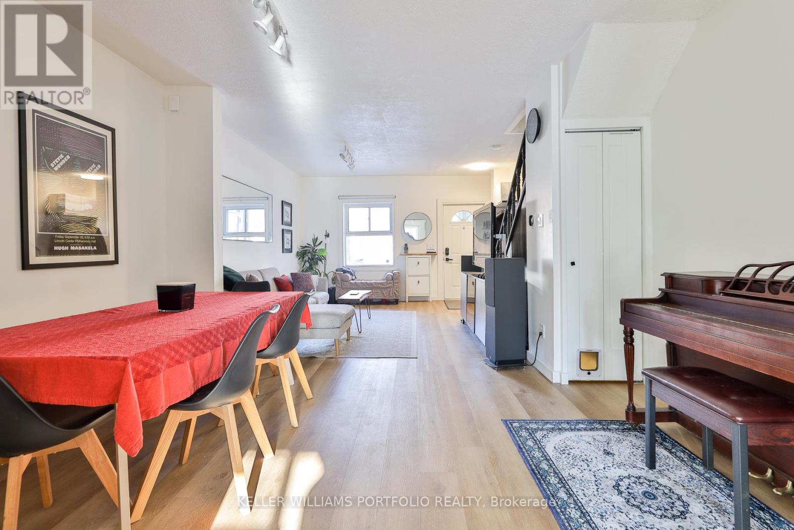 20 Uxbridge Avenue, Toronto (Weston-Pellam Park), Ontario  M6N 2Y2 - Photo 5 - W12859748