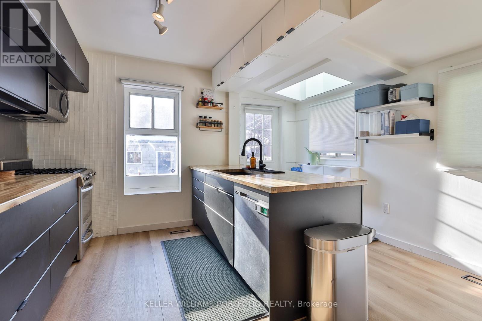 20 Uxbridge Avenue, Toronto (Weston-Pellam Park), Ontario  M6N 2Y2 - Photo 7 - W12859748