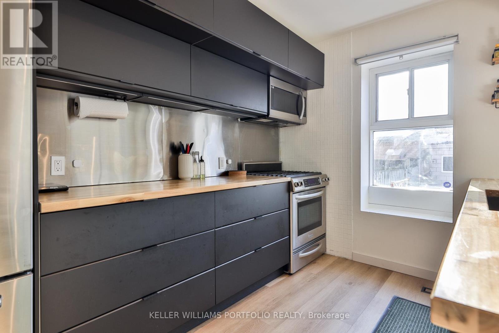 20 Uxbridge Avenue, Toronto (Weston-Pellam Park), Ontario  M6N 2Y2 - Photo 9 - W12859748