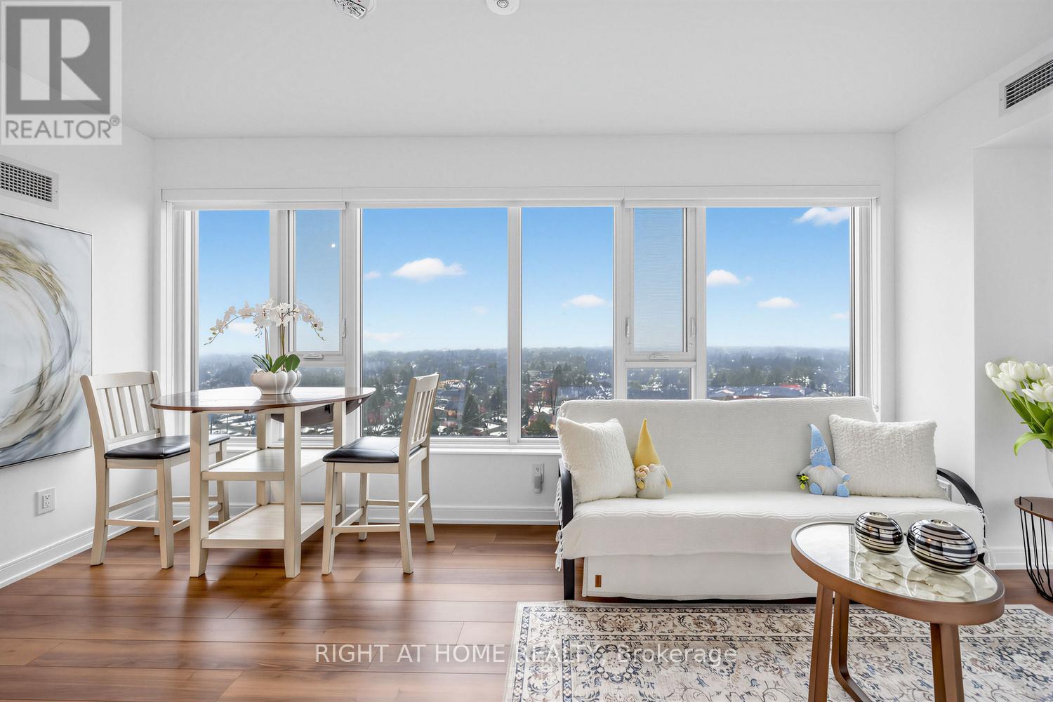 1404 - 30 Samuel Wood Way, Toronto (Islington-City Centre West), Ontario  M9B 0C9 - Photo 2 - W12820740