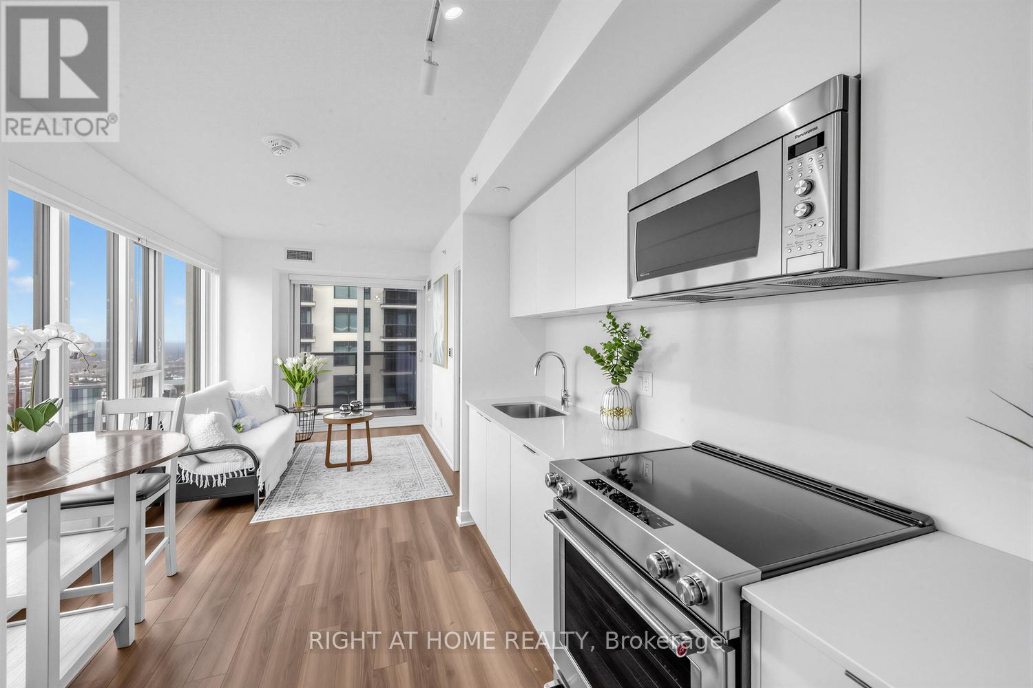 1404 - 30 Samuel Wood Way, Toronto (Islington-City Centre West), Ontario  M9B 0C9 - Photo 5 - W12820740