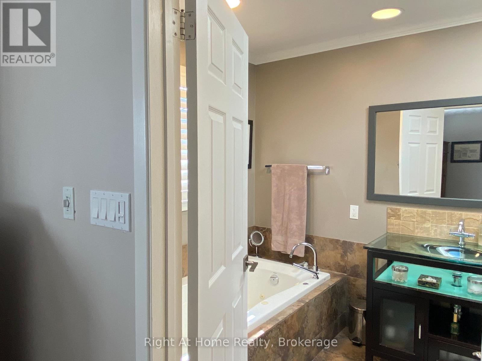 5224 Verhoeven Road, Burlington (Appleby), Ontario  L7L 3A9 - Photo 30 - W12806674