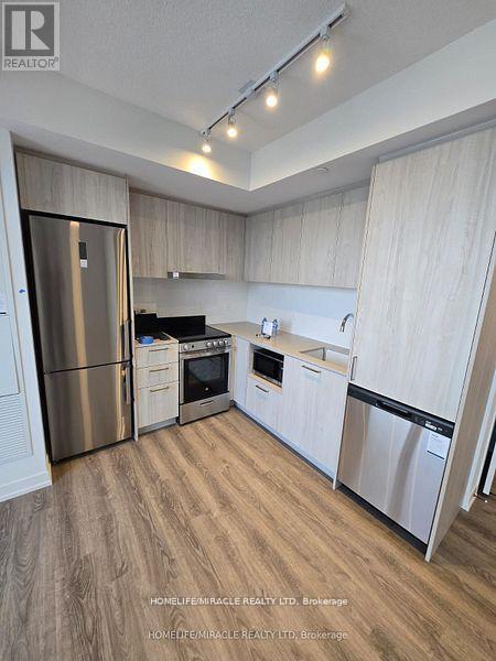 2112 - 195 Commerce Street, Vaughan (Vaughan Corporate Centre), Ontario  L4K 0P9 - Photo 2 - N12859772