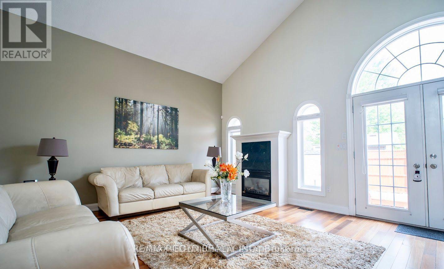 8905 Mcgarry Drive, Niagara Falls (Forestview), Ontario  L2H 3P1 - Photo 3 - X12859776