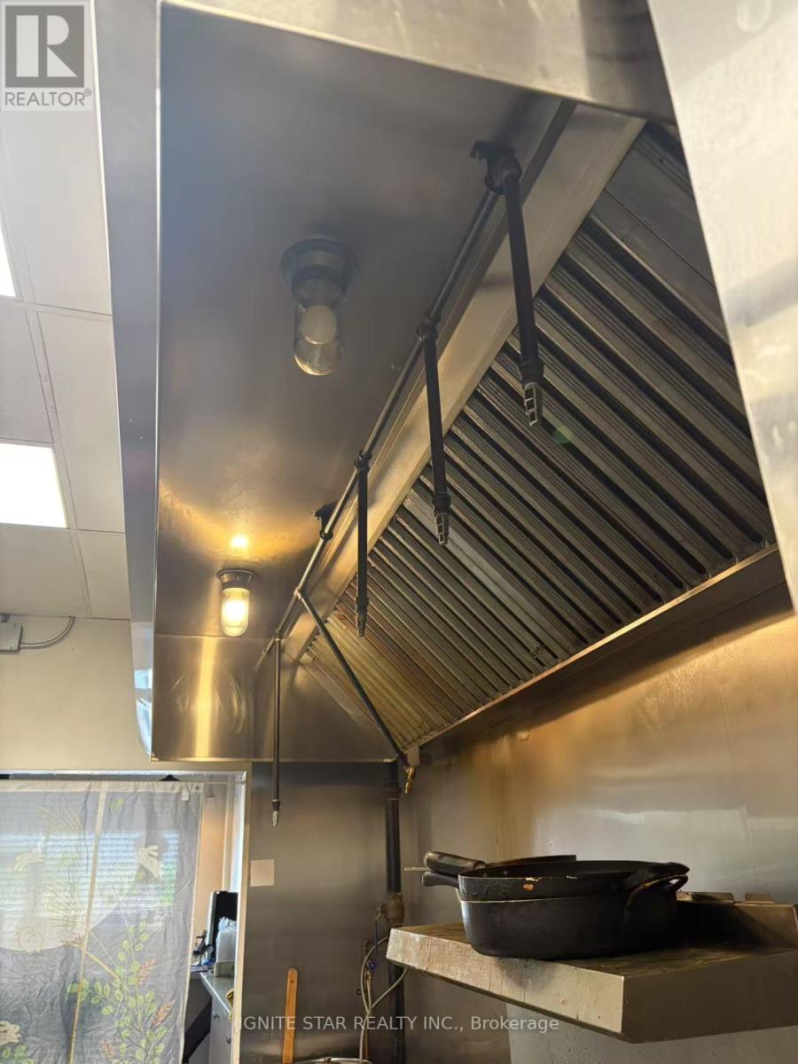 11 - 511 Maple Grove Dr Drive, Oakville (Fd Ford), Ontario  L6J 4W3 - Photo 6 - W12859786