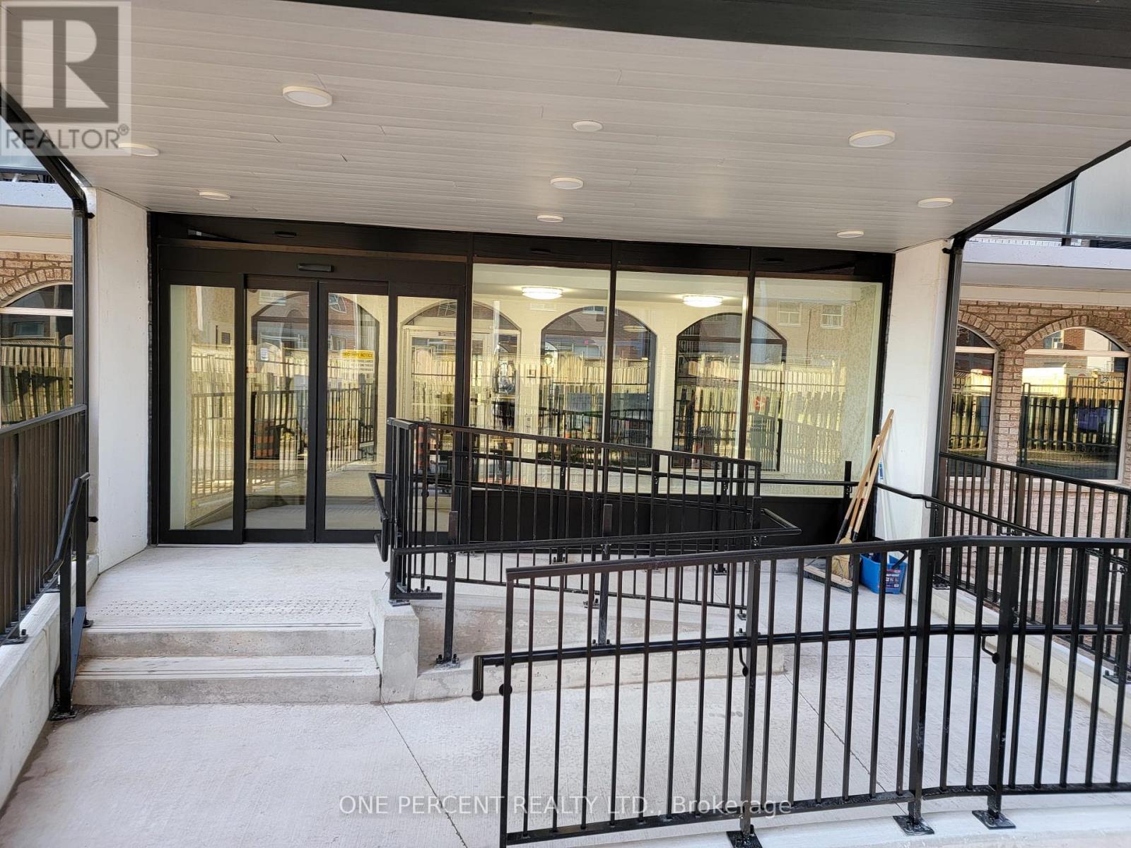 1002 - 359 Geneva Street, St. Catharines (Fairview), Ontario  L2N 2G5 - Photo 3 - X12811060