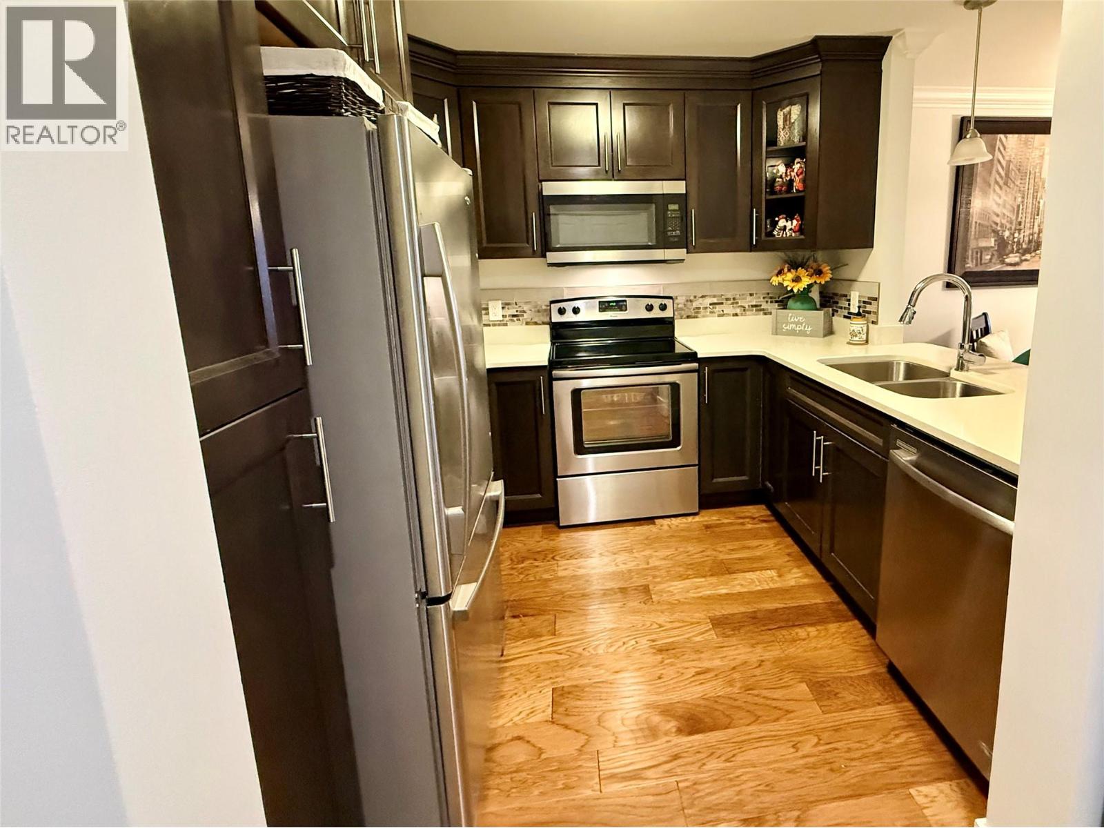 330 4 Avenue Se Unit# 403, Salmon Arm, British Columbia  V1E 4G4 - Photo 2 - 10372590