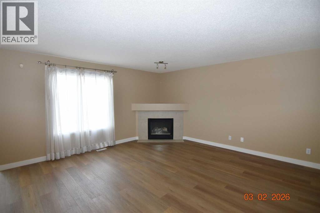 78 Somerglen Way Sw, Calgary, Alberta  T2Y 4B1 - Photo 8 - A2282880