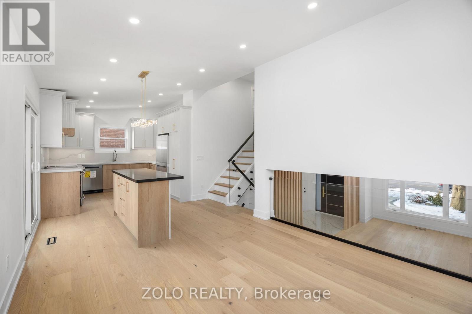 124 Kingston Road, Newmarket (Bristol-London), Ontario  L3Y 5W7 - Photo 6 - N12859804