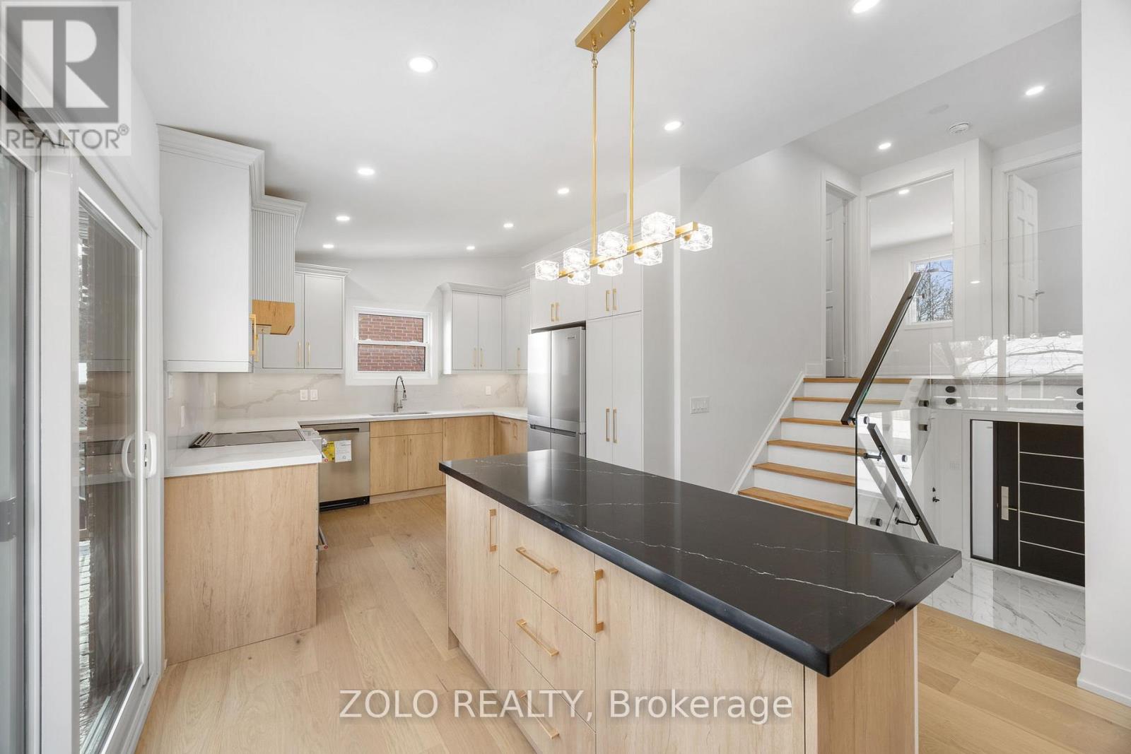 124 Kingston Road, Newmarket (Bristol-London), Ontario  L3Y 5W7 - Photo 7 - N12859804