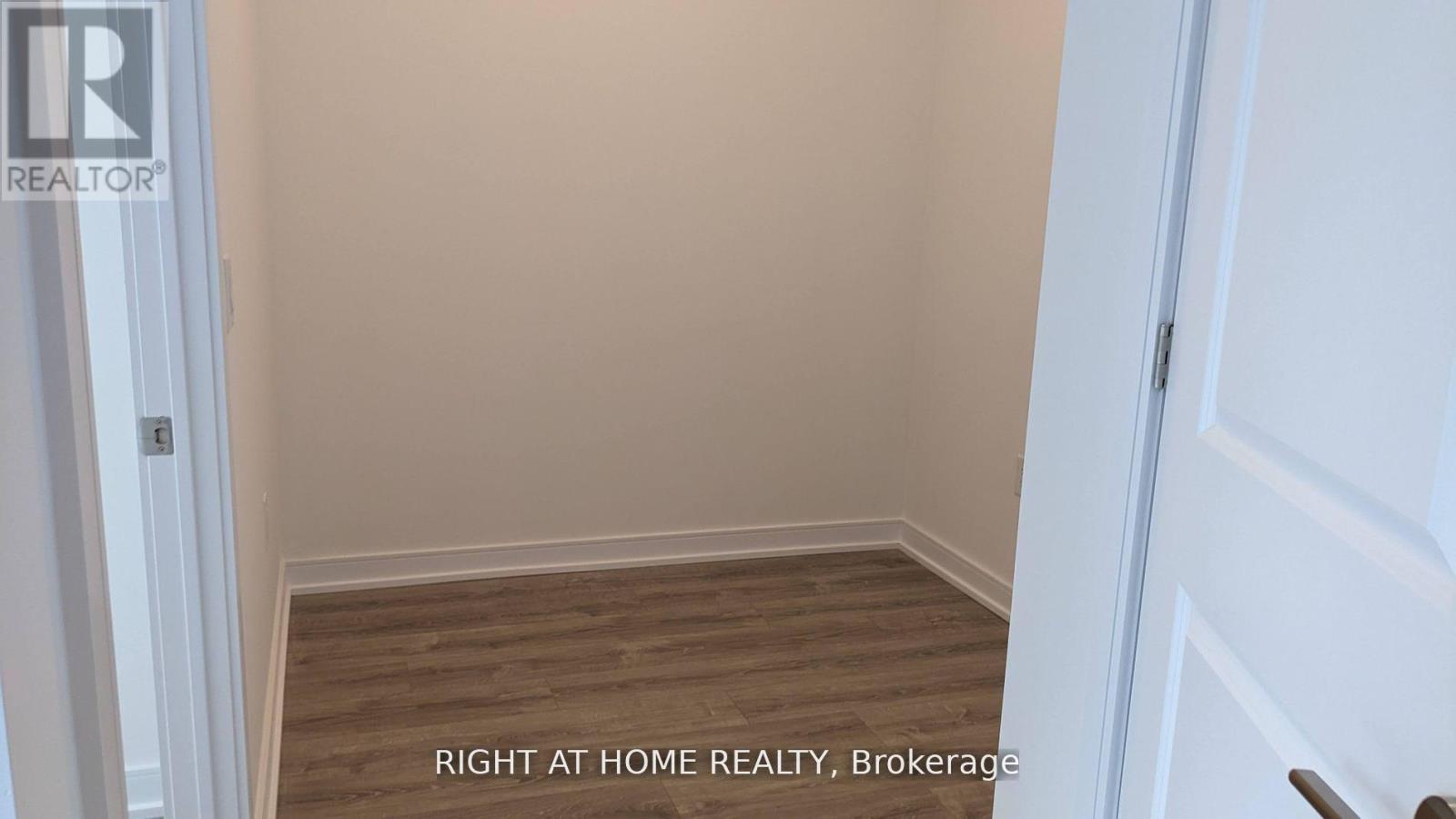 307 - 25 Neighbourhood Lane, Toronto (Stonegate-Queensway), Ontario  M8Y 0C4 - Photo 11 - W12859814