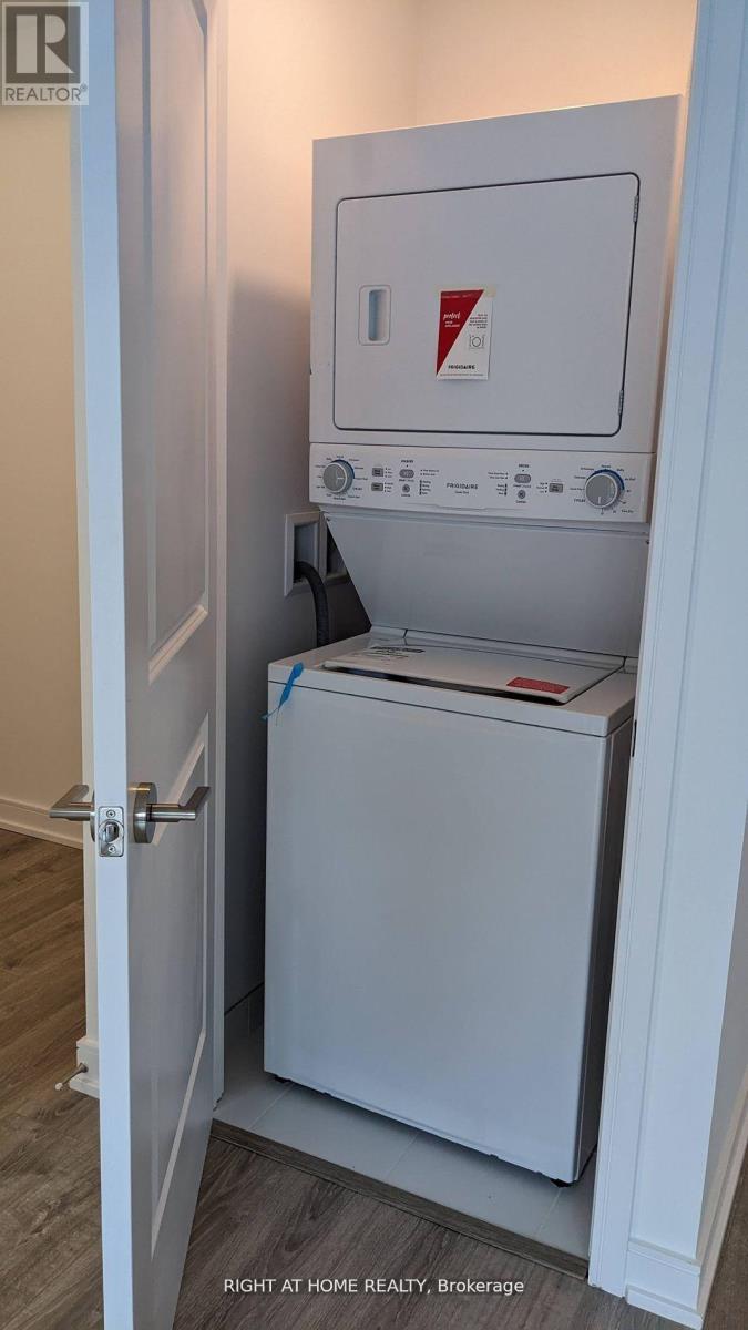 307 - 25 Neighbourhood Lane, Toronto (Stonegate-Queensway), Ontario  M8Y 0C4 - Photo 12 - W12859814