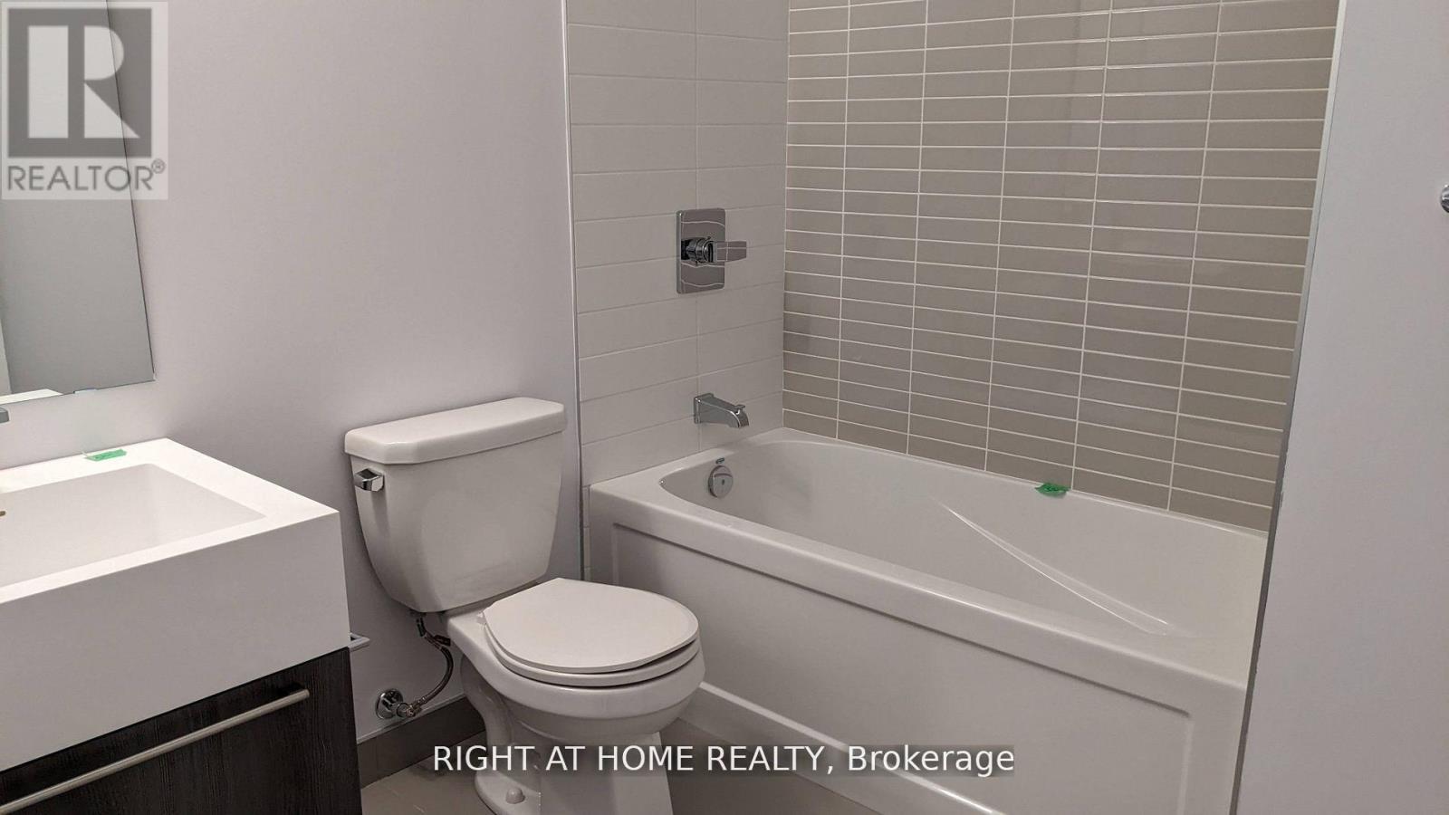 307 - 25 Neighbourhood Lane, Toronto (Stonegate-Queensway), Ontario  M8Y 0C4 - Photo 5 - W12859814